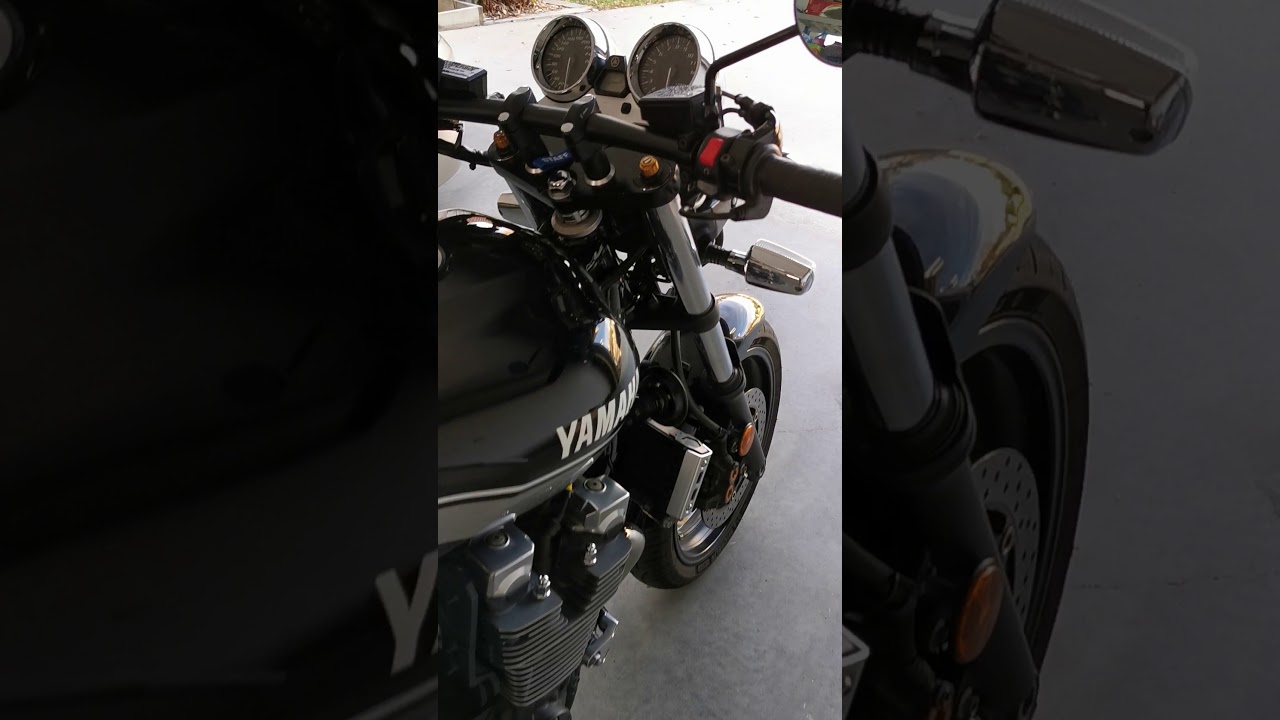 Yamaha XJR1300 with Delkevic tri oval exhaust