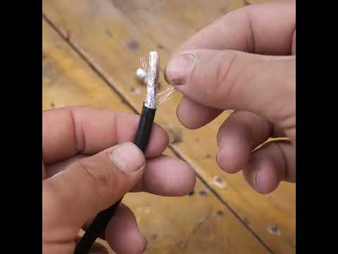 كثير من الناس لا يعلمون الطريقة الصحيحة لتركيب صامولة سلك الدش. = OMG! AMAZING IDEA