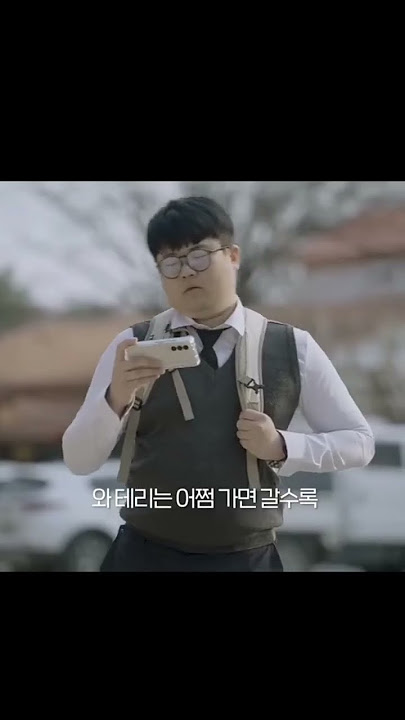 Girl stuck on the wall 😔 #foryou #fypシ #japan #asian #funny