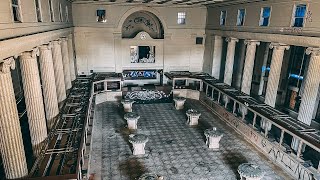 Exploring a Massive Abandoned Chicago Bank with a HUGE Vault