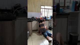 O Vizinho Ajudou A Minha Esposa Com A Pia Entupida