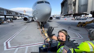 Boeing 737800 Pushback Near Concourse | Phoenix Sky Harbor