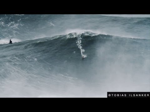 Full length video of Garrett McNamara giant wave Nazaré - 28.01.2013