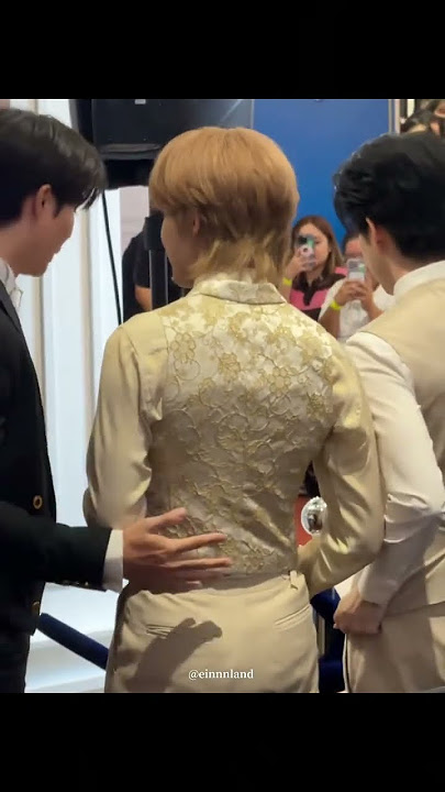 Ohooo the hand placement!! I see you zee. #TNPMiniExPopUp #zeepruk #nunew #zeenunew