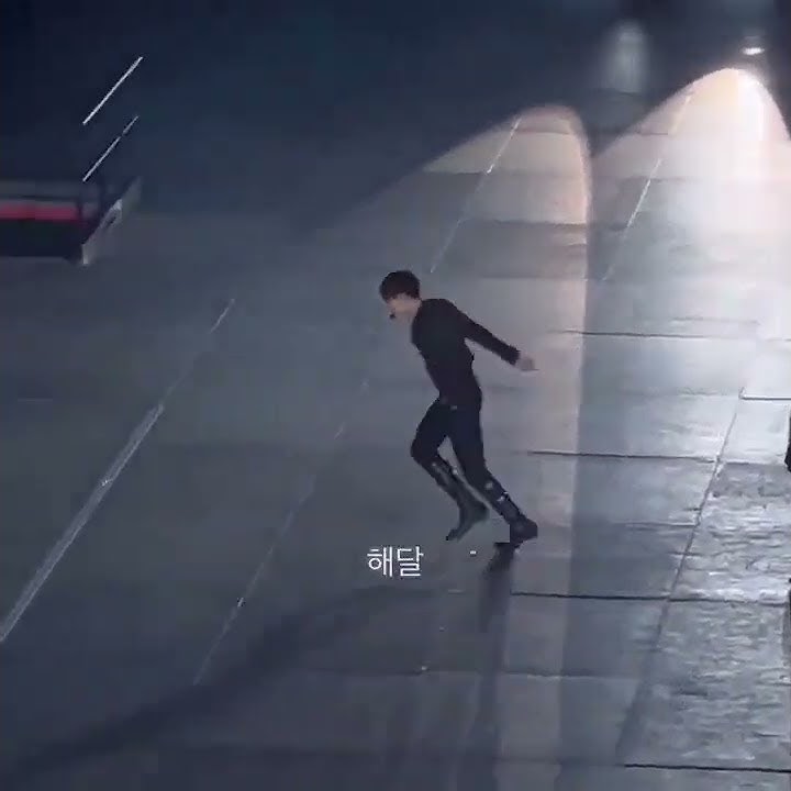 Jungkook removing his fake love outfit as he runs backstage 😳// Me - *whistling innocently* 😌 // #jk