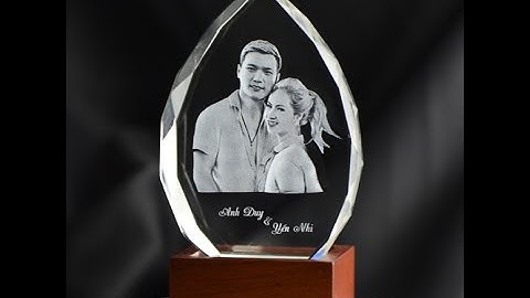 Chân dung pha lê 3D hình giọt nước - chân đế gỗ đèn đổi màu