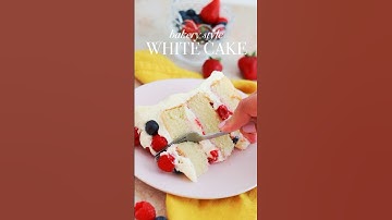 So in love with this fluffy bakery-style white cake recipe! Find it at sugarandsparrow.com #cake