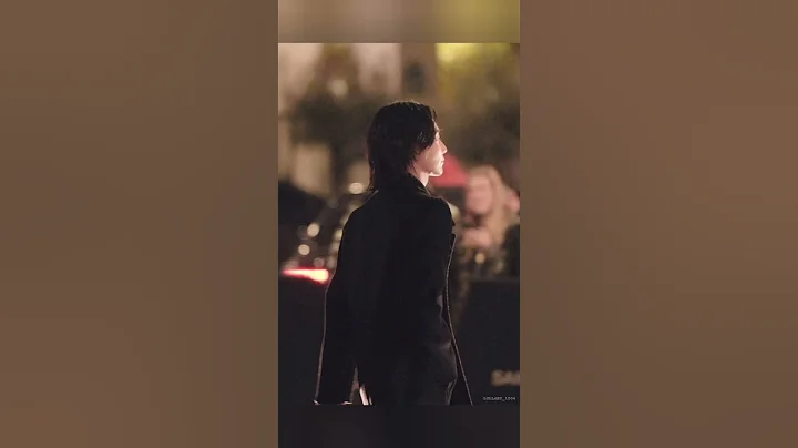 I can't take my eyes out of jeonghan 🖤#seventeen #jeonghan #parisfashionweek