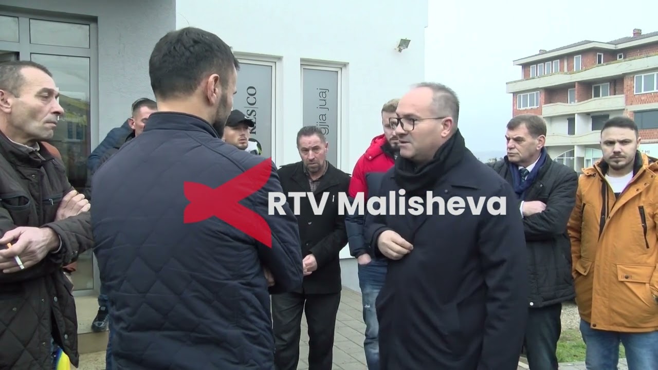 Banorët e fshatit Lumishtë protestojnë para KESCO-s për shkak të ndërprerjes së energjisë elektrike