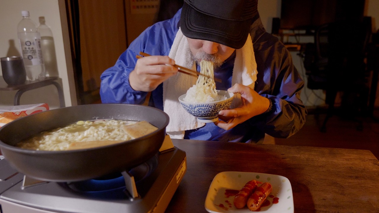 労働後、赤いきつね２玉と熱々ご飯