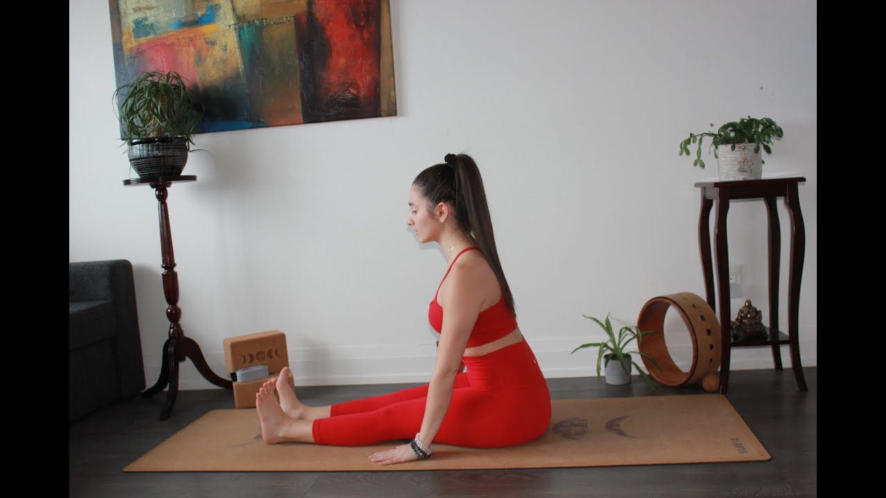 Yoga With Cass - 15 min Heart Opening Flow | Beginner - YouTube