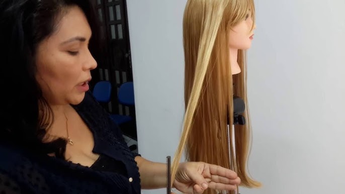 Boneca Barbie para Pentear e Maquiar - Será que conseguimos fazer um  penteado nela??? 