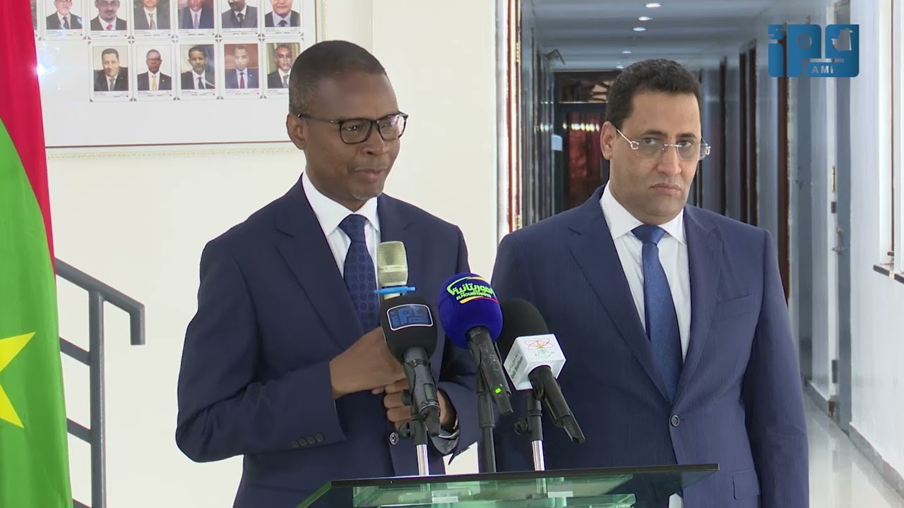 مراسم تبادل المهام بين الوزير الأول وسلفه