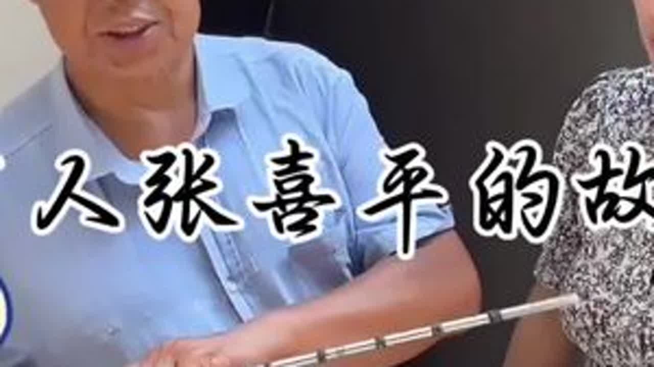 #上热门 记录在回民街的一段视频，日复一日年复一年，汗水洒遍了回民街的每个大街小巷。今天女儿来了给我送饭送水又给我不停的擦汗水。我心里是高兴的，可是女儿心里不是滋味啊！#记录真实生活 #原创视频...