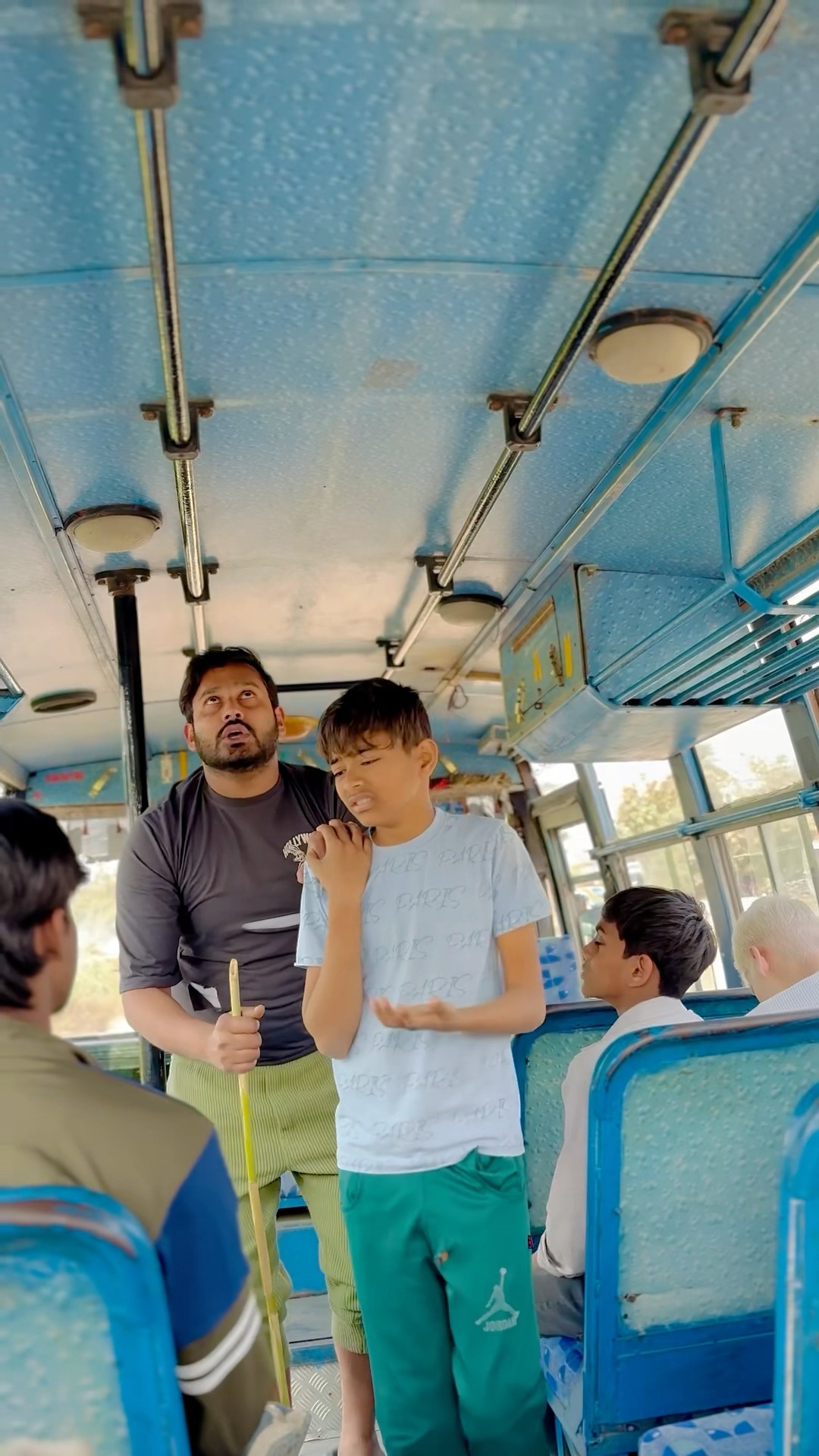 पापा ने साथ में जाने की जिद क्यों की? #foryou #shortsfeed #papa #explore #emotional #hearttouching