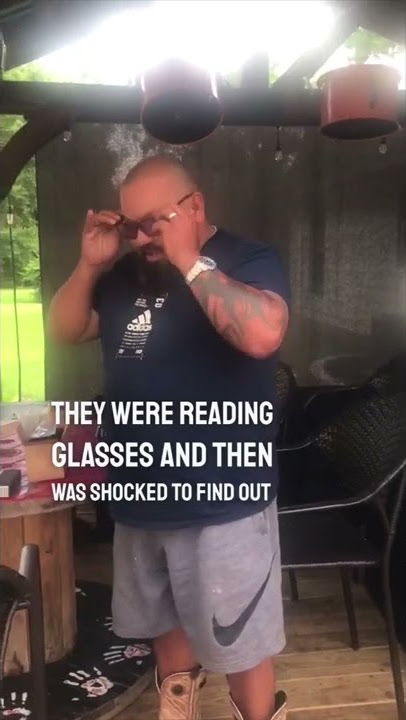 Download lagu She got her dad color blind glasses and his reaction is awesome ❤️