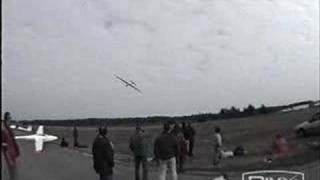 MDM-1 FOX - An aerobatics glider showing its max speed