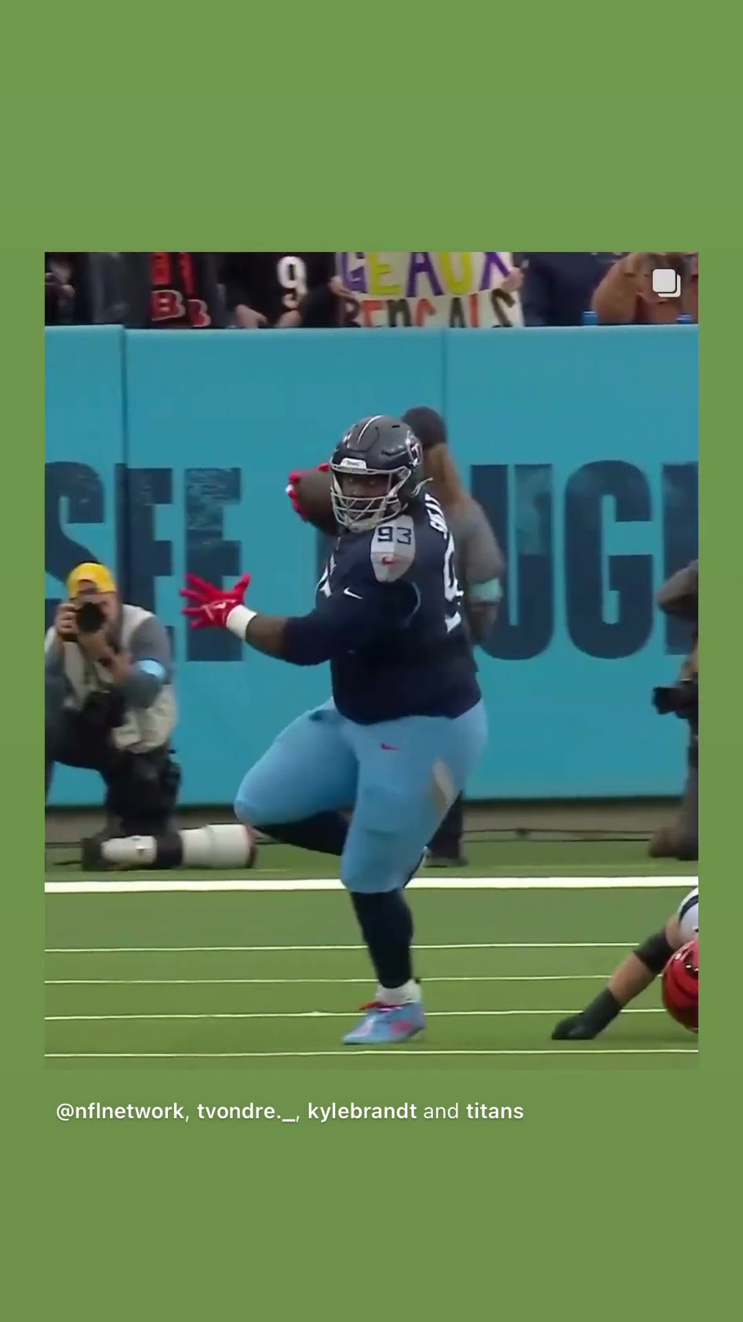 The big man still on the run #hoodnews #titans #bengals #TvondreSweat #football #omg #how #wow #run