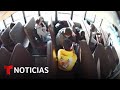 El video dentro de un autobús escolar cuando lo embisten | Noticias Telemundo