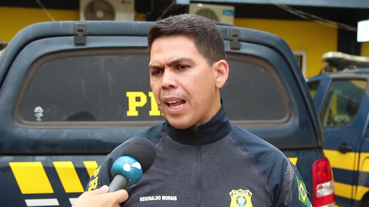 PRF autua veiculo por transporte irregular de carga - Segundo o CTB  a infração é grave