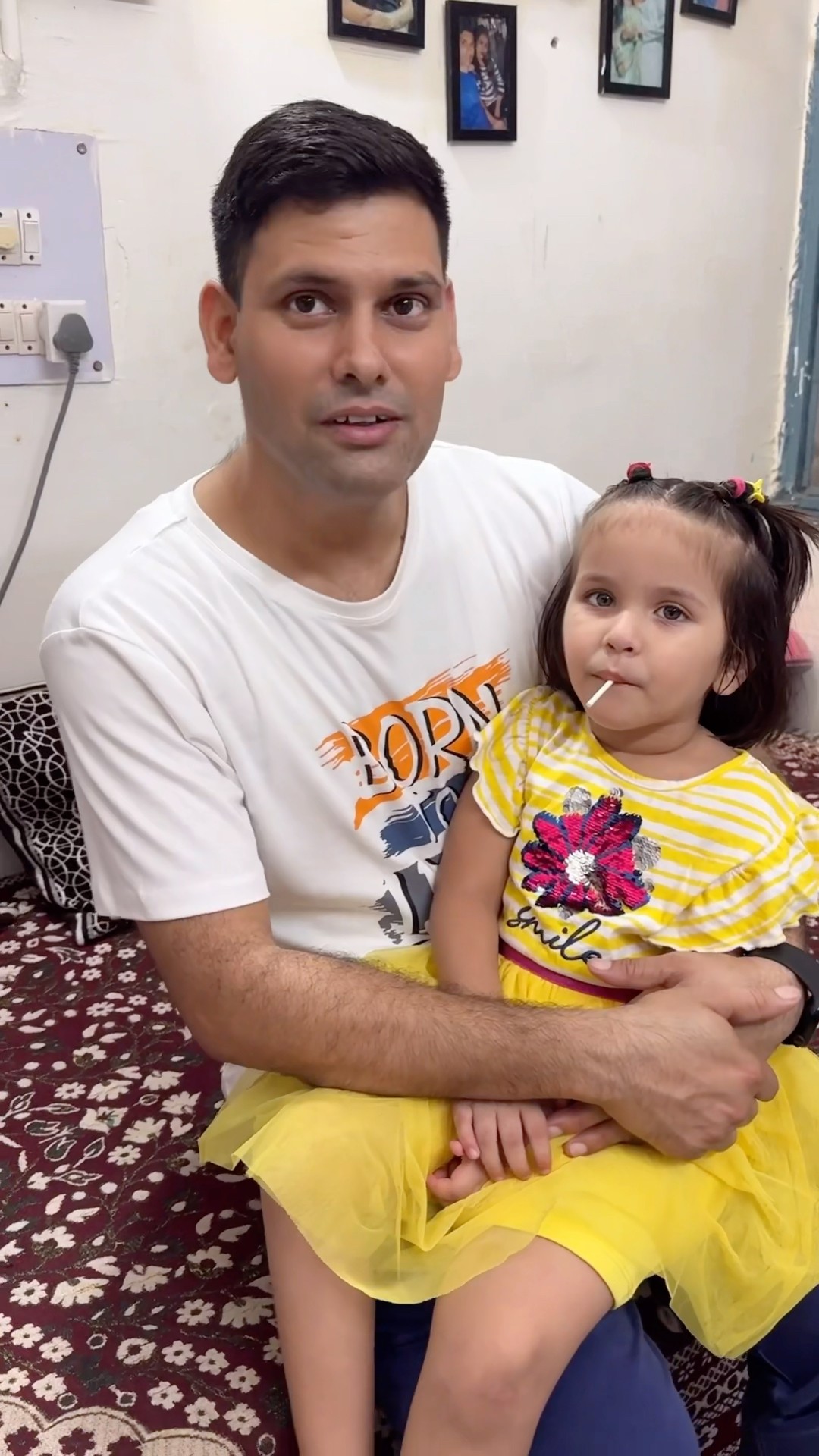 Akshita ko lolipop chaiye