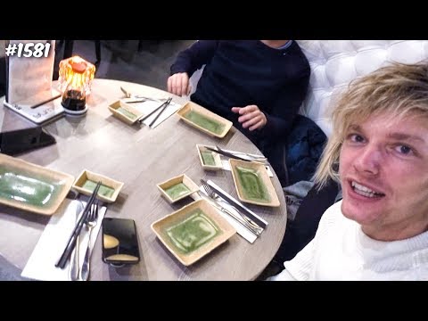 UIT ETEN MET VRIENDEN - ENZOKNOL VLOG #1581