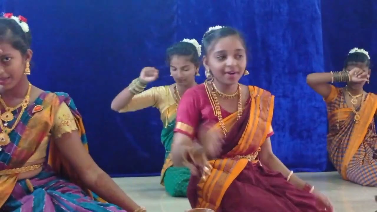 janapada geete || Entha Koda Kottala Nammatti || GGHS BAGALKOT