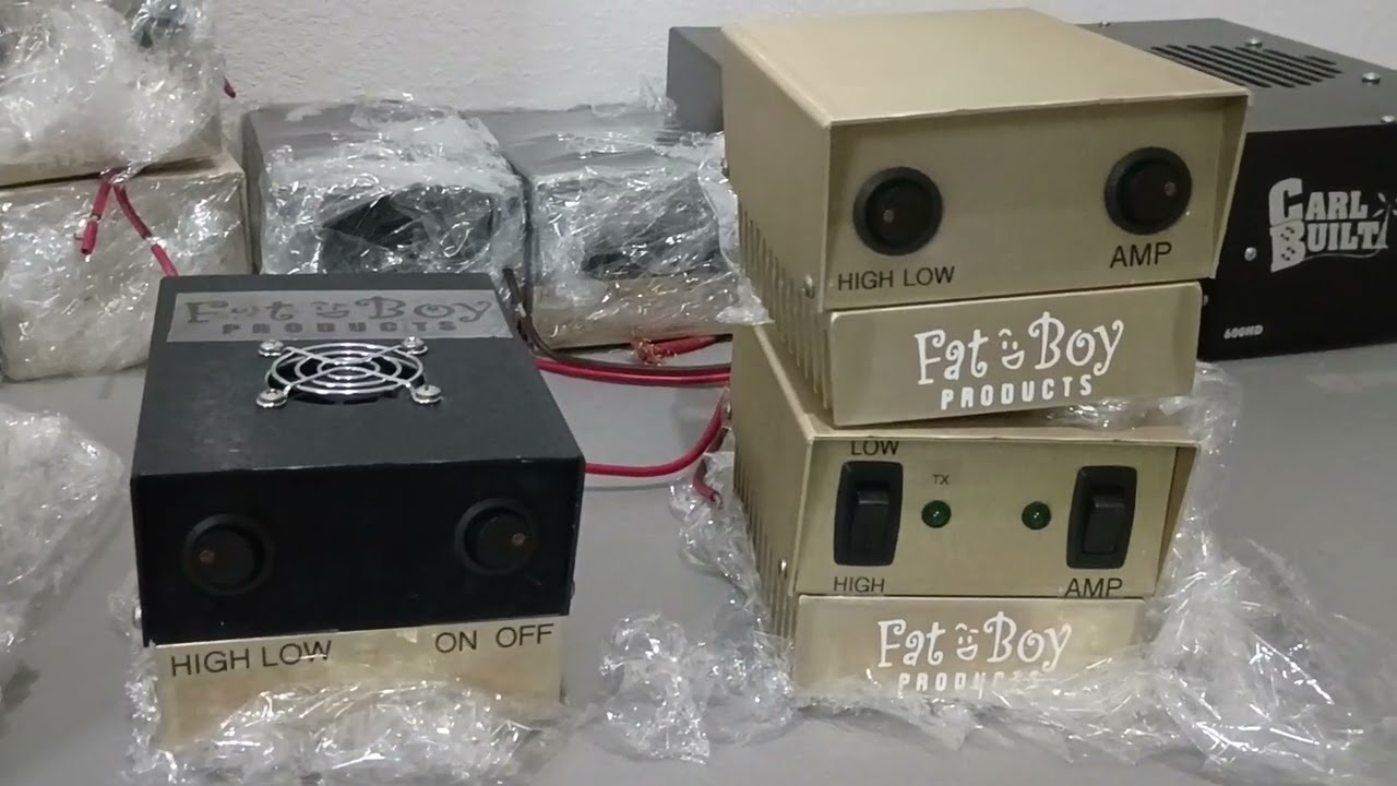В наличии компактные мобильные усилители Fatboy Compact 454 и пара усилителей, собранных Карлом.