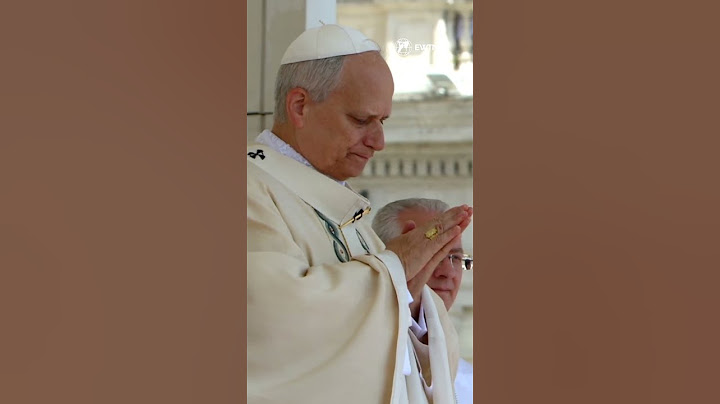 Papst Leo XIV. hält Tränen zurück, als er den Ring überreicht bekommt