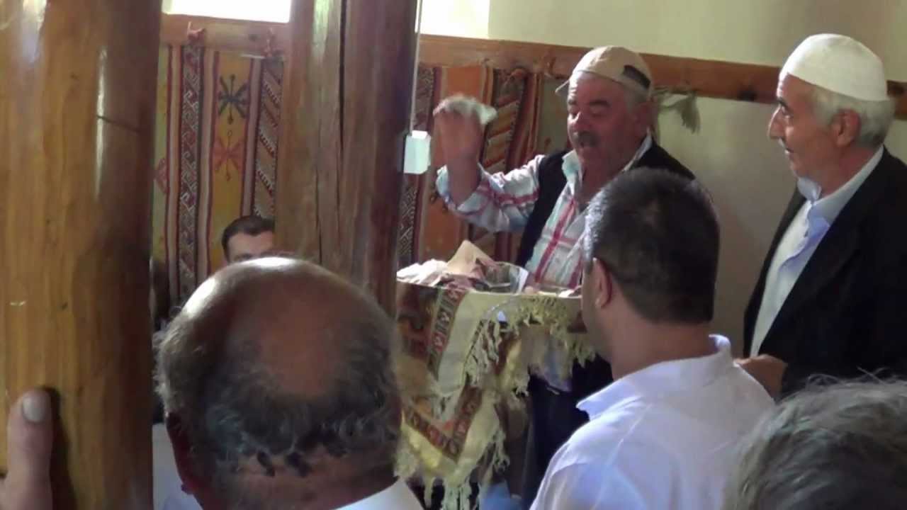 MÜDÜRGİLİN ODADA TAKI MERASİMİ