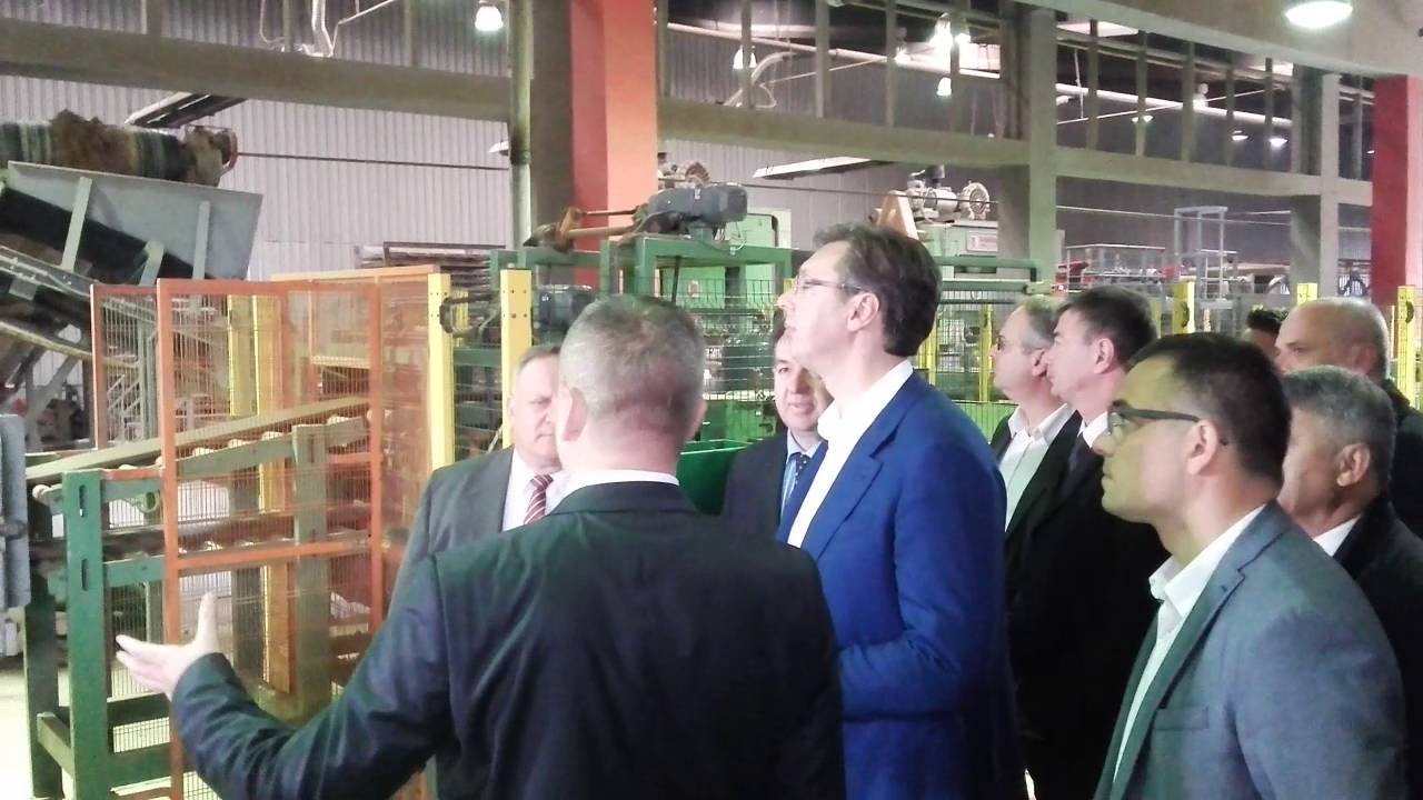 Vučić obilazi fabriku crepova - Mladost Leskovac