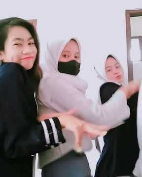 Salam OSIS... Bajunya Kekecilan