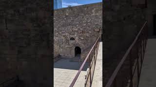 tras subir la escalera de caracol 🐌 vemos la catedral de Tarragona Cataluña y unas vistas hermosas