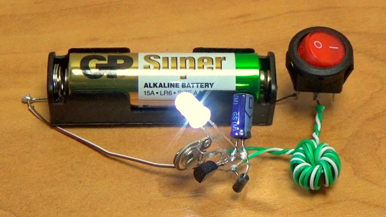 Толя подключил к батарейке красную лампочку. Светодиоды 1.5 вольт. Светодиод от батарейки 1.5 вольта. Питание светодиода от батарейки 1.5 v. Светодиод 1 вольт.