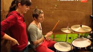 видео Где научиться играть на барабанах | Как научиться играть на ударных с нуля