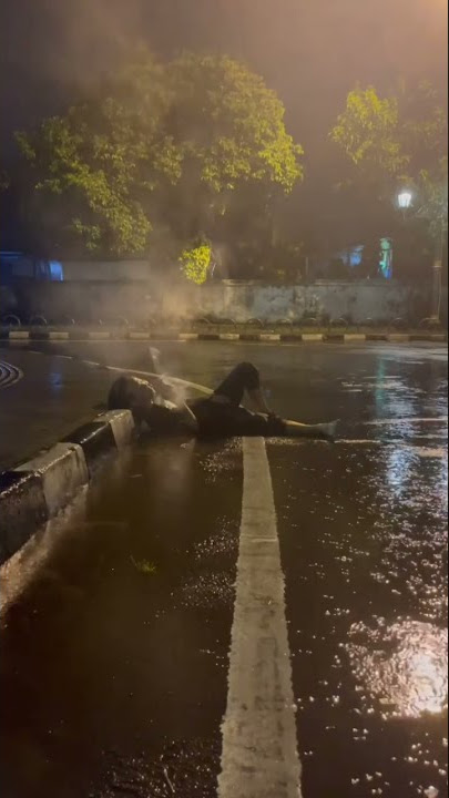 cowo galau jangan dilawan, naik motor mobil ngebut sana sini