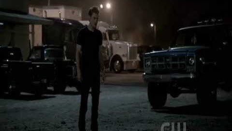 The Vampire Diaries 3x01 Stefan calls Elena!!