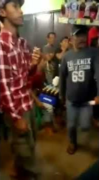 VIRAL Joget asyik pedagang asongan.