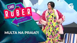 Unha parella de andaluces garda sitio nunha praia de Cangas