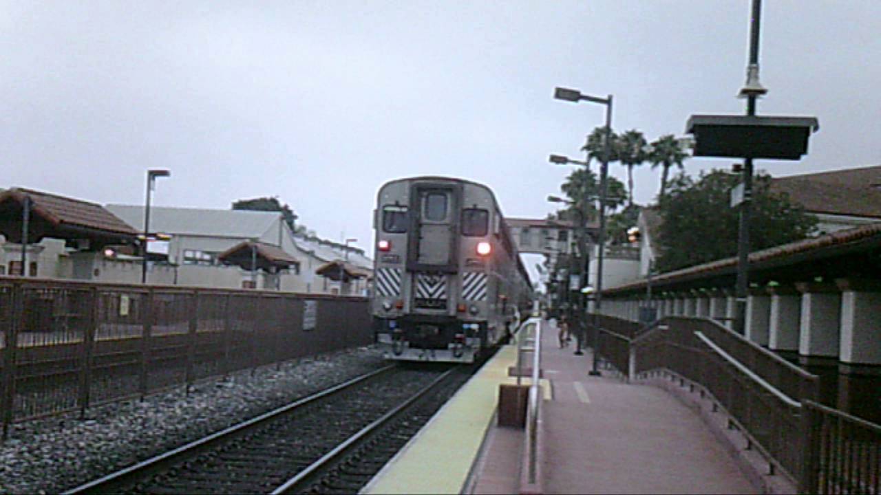 amtrak-pacific-surfliner-arriving-and-departing-santa-ana-youtube