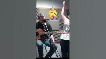 “You can’t play on broken strings” 🎶🤣🤪 #brokenstring #radioshow #acousticguitar #musicians