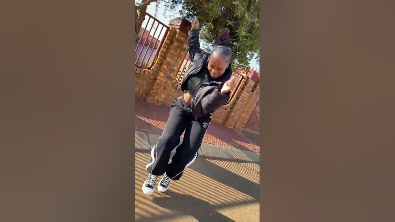 Dlala ka Yona (feat. Focalistic,Ricky Lenyora,Uncool MC & Daj Maphorisa & Sleazy)