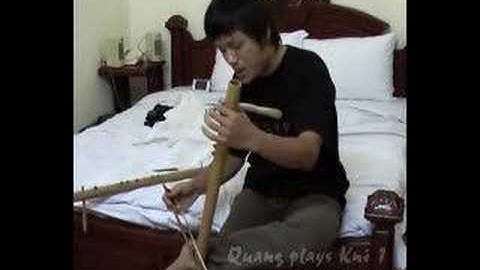 Quang plays the seven fret Kni