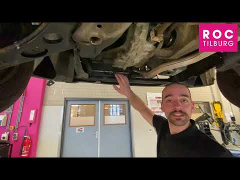 Video: Watter vloeistof sit jy in 'n motorradiator?
