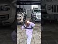 高級車の間を狙って投球練習🤣#shorts #defenderocta #jeepwrangler #高級車 #ドッキリ #娘 #ピッチング