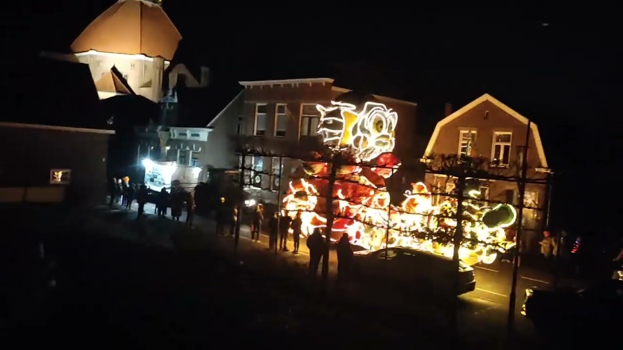 (pas op er komen licht flitsen in voor)