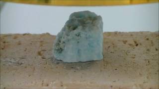 岩石の加熱・溶解・ガラス化シリーズ29　ブルーアラゴナイト　【非接触・高温加熱　ヒートテック(株)】