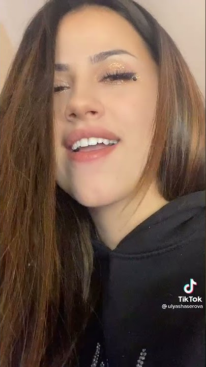 Hot TikTok nut in mouth edition