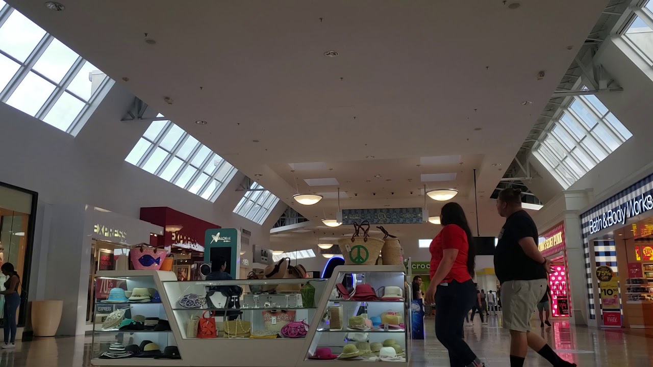 dolphin mall crocs store