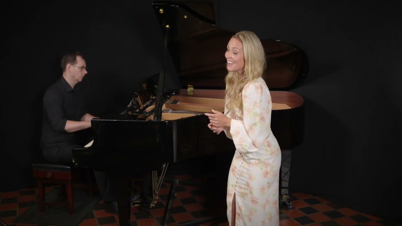 In uomini, in soldati (Despina) - Naomi Rogers